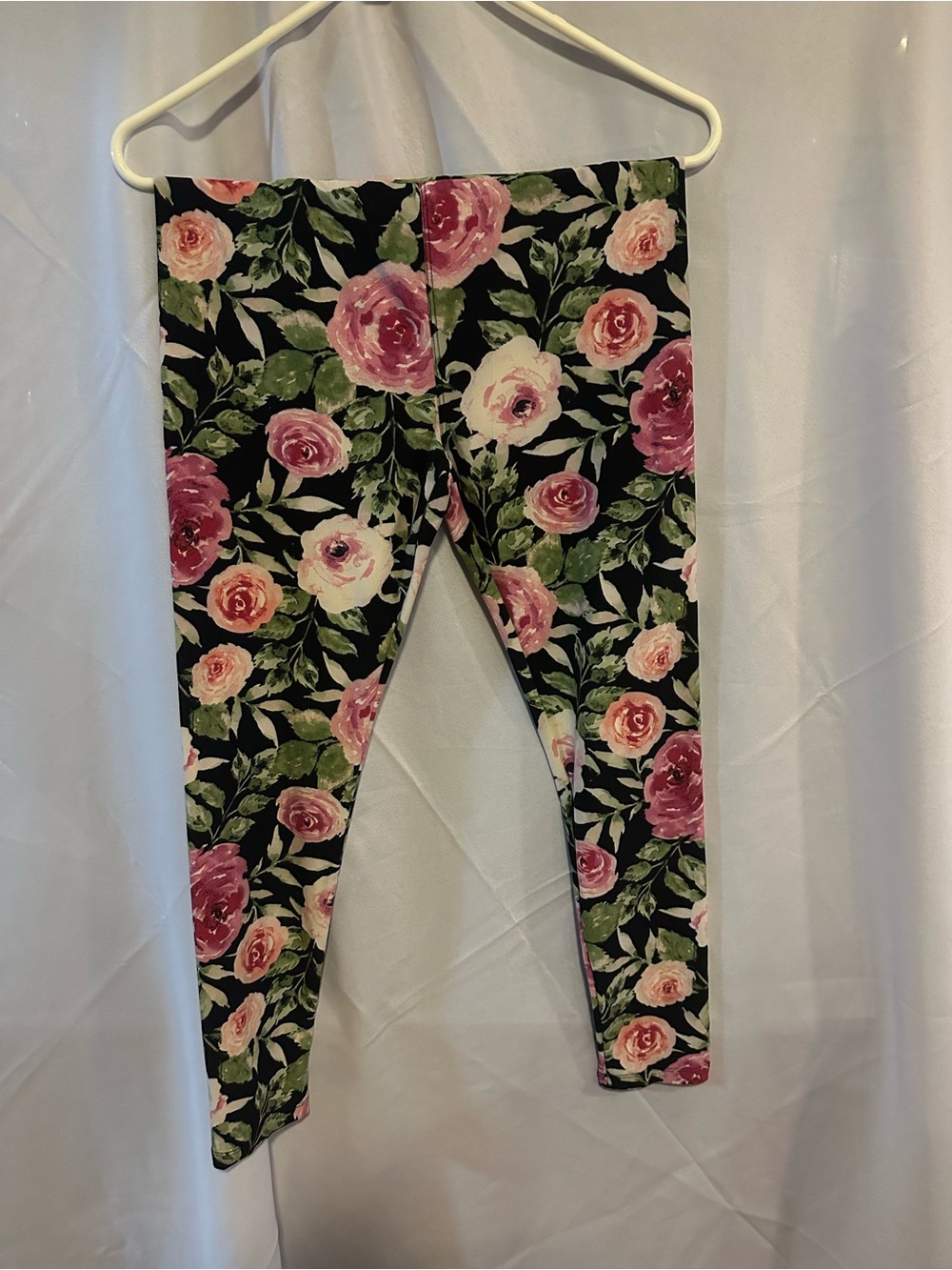 LuLaRoe Black Floral Leggings with Pink Rose Print